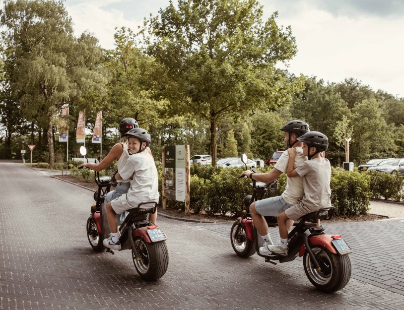 Camping-de-kleine-wolf-faciliteit-e-choppers-gezin-oprijlaan.jpg