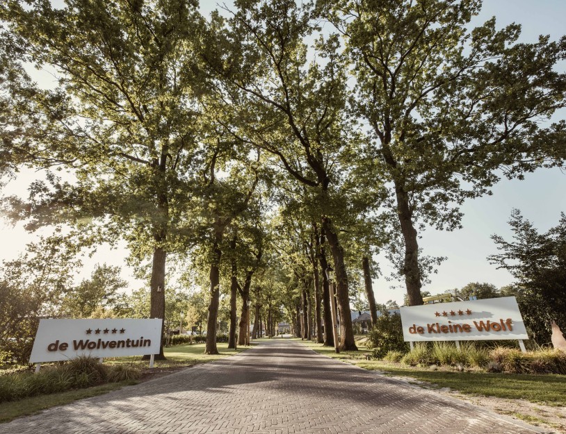 Camping-de-kleine-wolf-faciliteit-oprijlaan-boerderij-2.jpg