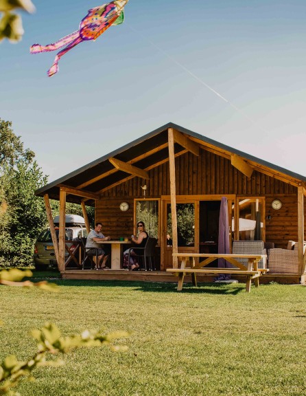 10. Oehoelodge - vliegerbeetje.jpg